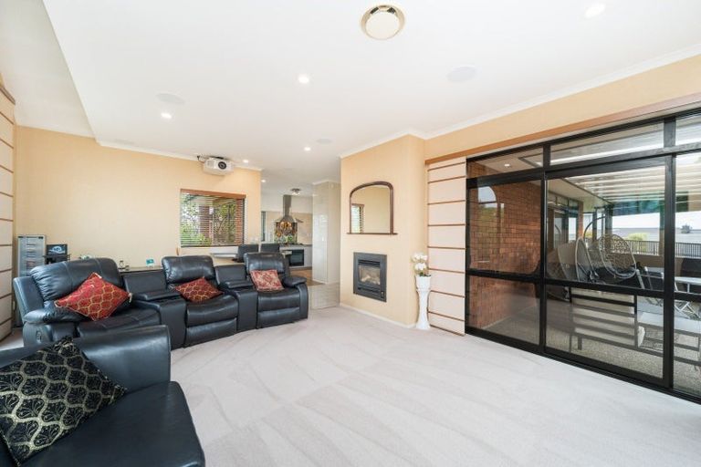 Photo of property in 54 Cashmere Drive, Fitzherbert, Palmerston North, 4410