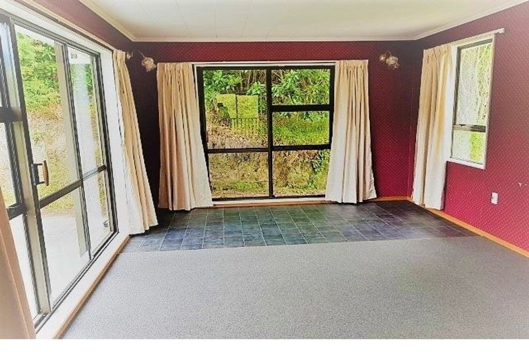 Photo of property in 37 Postgate Drive, Whitby, Porirua, 5024