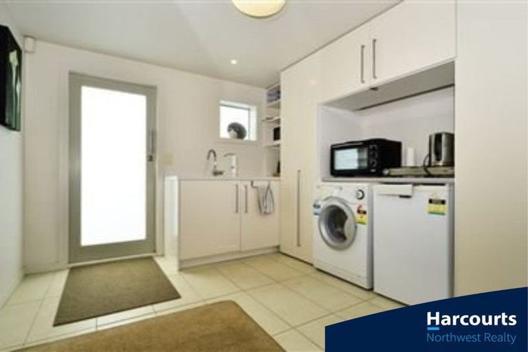 Photo of property in 148 Luckens Road, West Harbour, Auckland, 0618