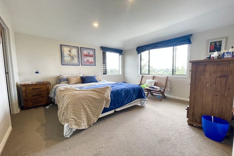 Photo of property in 1/86 Saddleback Rise, Murrays Bay, Auckland, 0630