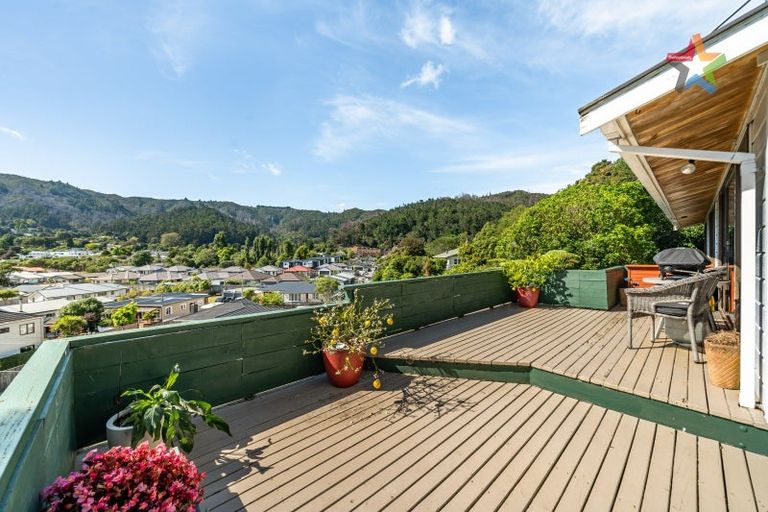 Photo of property in 30 Korau Grove, Stokes Valley, Lower Hutt, 5019