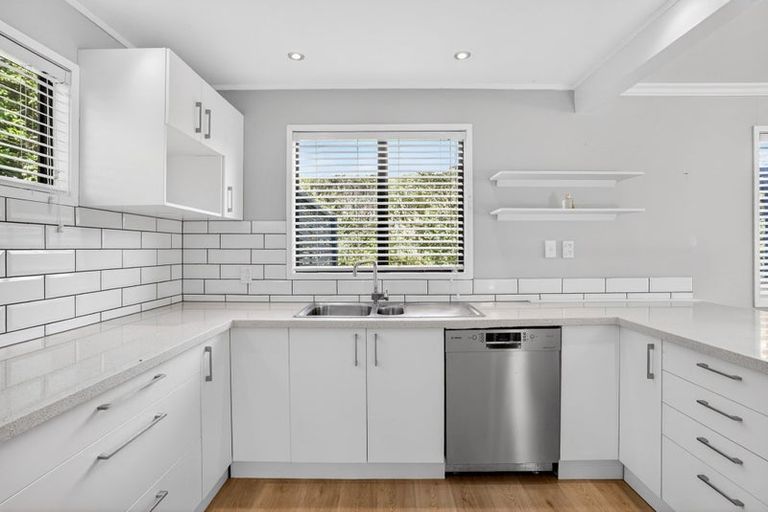 Photo of property in 3/4 Telstar Place, Beach Haven, Auckland, 0626