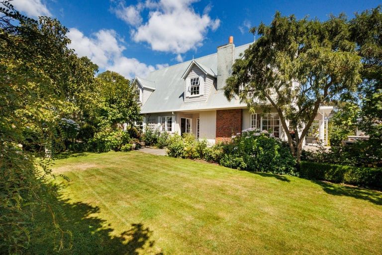 Photo of property in 15 Trent Avenue, Hokowhitu, Palmerston North, 4410