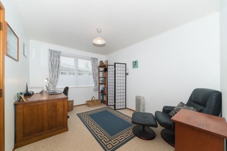 Photo of property in 42 Tararua Terrace, Cloverlea, Palmerston North, 4412