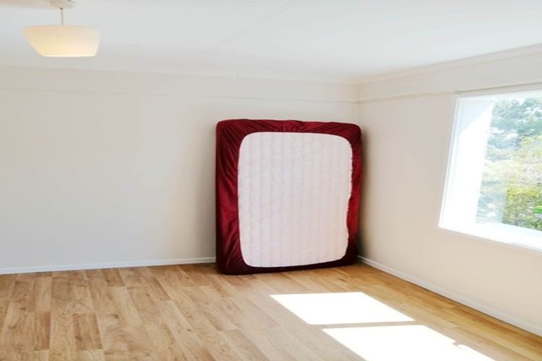 Photo of property in 16 Dalmeny Close, Murrays Bay, Auckland, 0630