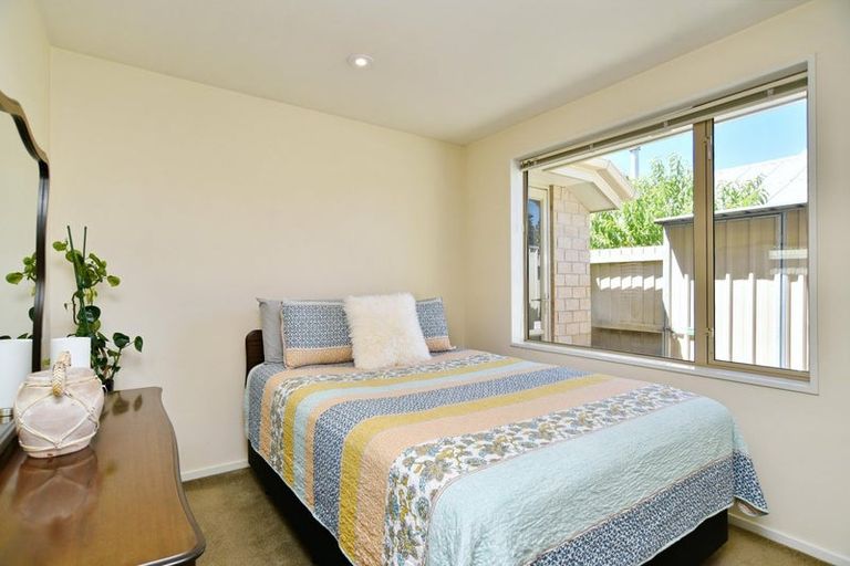 Photo of property in 1/38 Sawyers Arms Road, Northcote, Christchurch, 8052