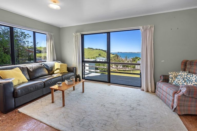 Photo of property in 10 Kookaburra Drive, Tawharanui Peninsula, Matakana, 0986