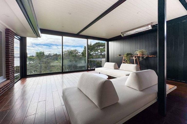 Photo of property in 36 Renata Crescent, Te Atatu Peninsula, Auckland, 0610