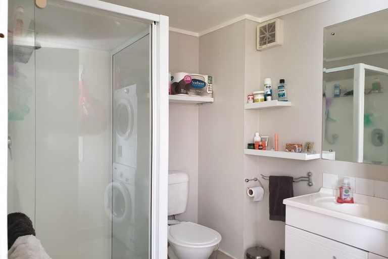 Photo of property in 38 Normanton Street, Glenfield, Auckland, 0629