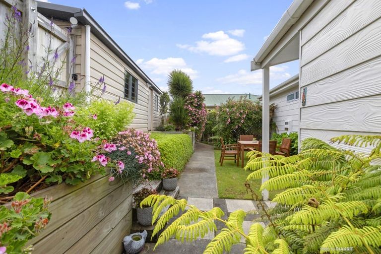 Photo of property in 6 Kekerenga Street, Strathmore Park, Wellington, 6022