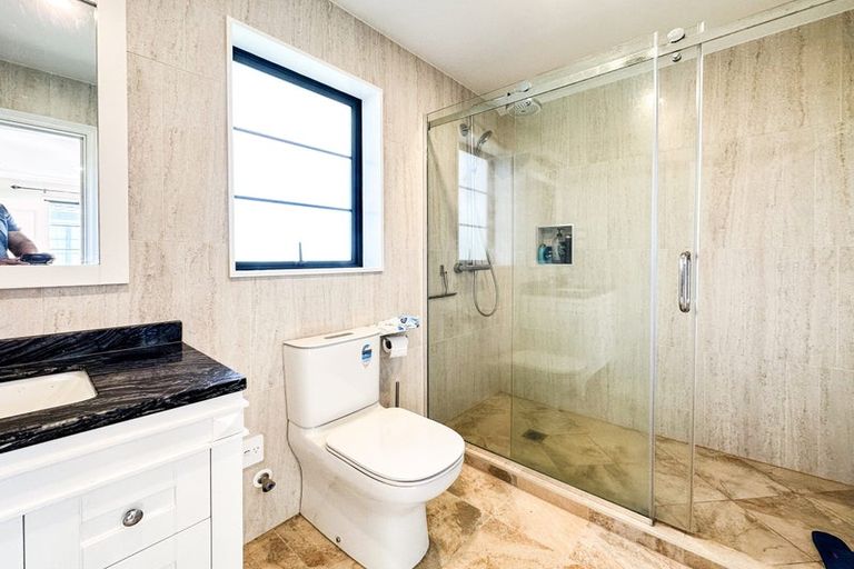 Photo of property in 25a Rothesay Bay Road, Rothesay Bay, Auckland, 0630