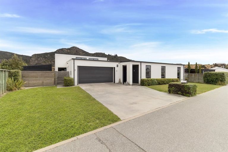 Photo of property in 5 Poppy Lane, Albert Town, Wanaka, 9305
