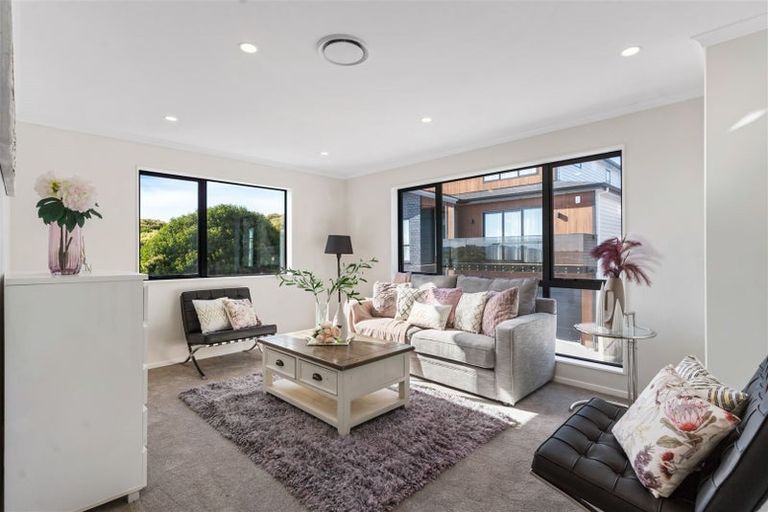 Photo of property in 1 Pae Lane, Flat Bush, Auckland, 2019