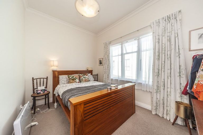 Photo of property in 10 Herald Terrace, Berhampore, Wellington, 6023