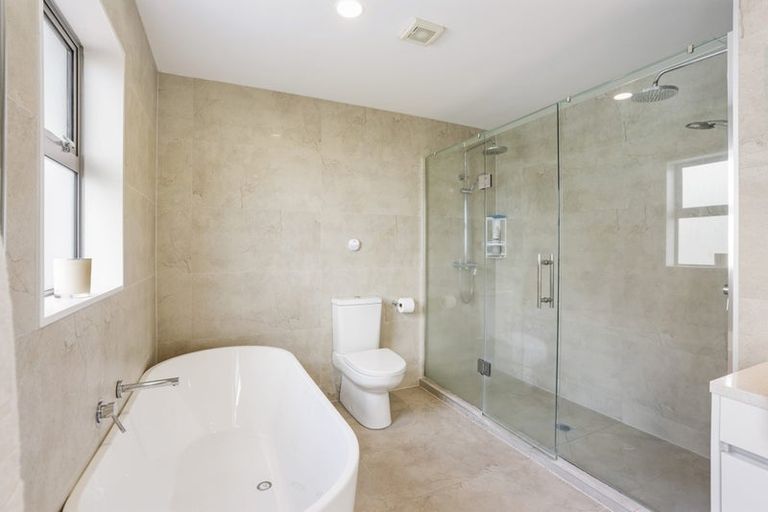 Photo of property in 6 Tuatini Place, Long Bay, Auckland, 0630