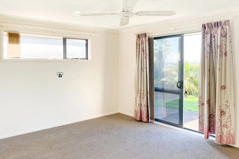 Photo of property in 1 Summerland Drive, Henderson, Auckland, 0612
