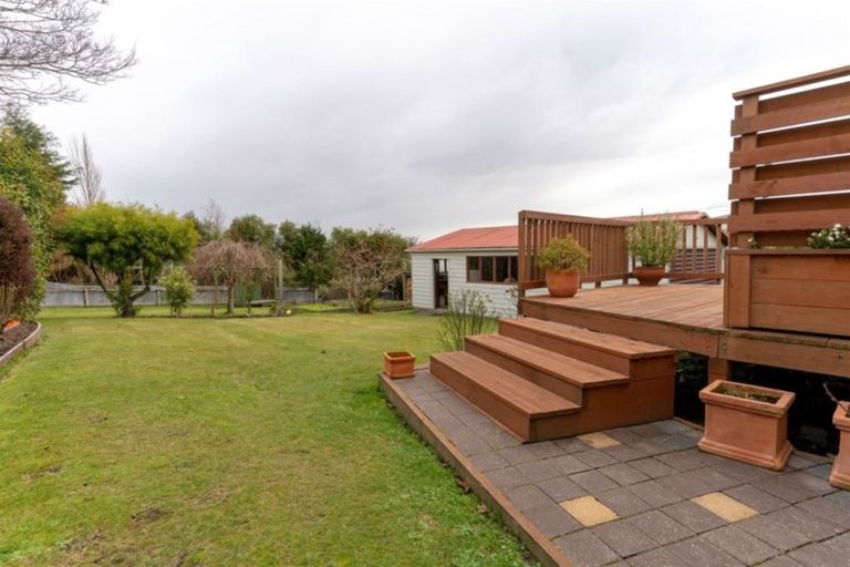 Photo of property in 16 Golfers Drive, Balclutha, 9230