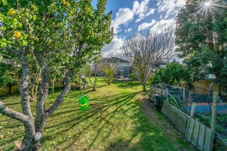 Photo of property in 81 Verbena Road, Birkdale, Auckland, 0626