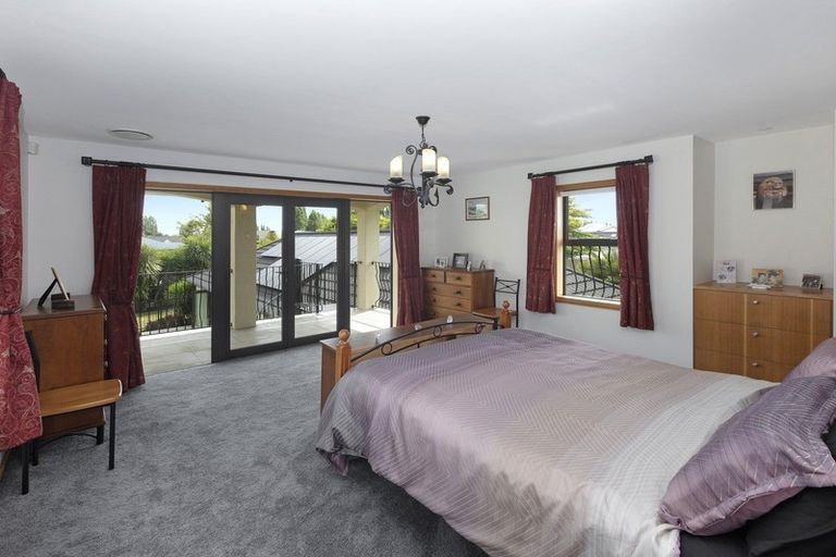 Photo of property in 12 Taunton Green, Papanui, Christchurch, 8052