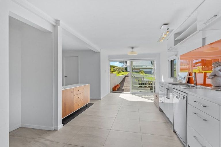 Photo of property in 1/64 Seaview Road, Castor Bay, Auckland, 0620