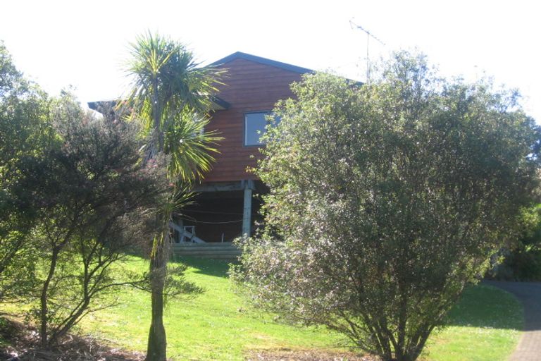 Photo of property in 2 Puriri Place, Whitianga, 3510