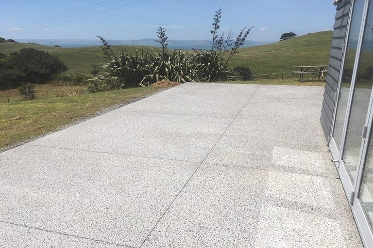 Photo of property in 3143 South Head Road, South Head, Helensville, 0874