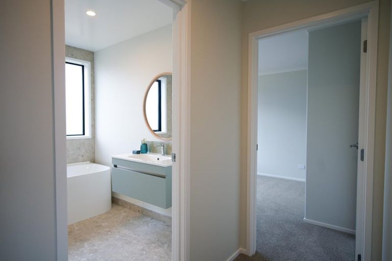 Photo of property in 47 Metoriti Crescent, Karaka, 2124