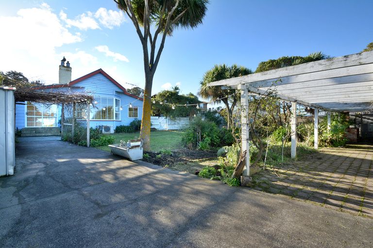 Photo of property in 22 Queen Street, Brighton, Dunedin, 9035
