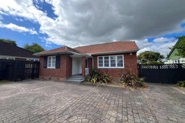 Photo of property in 51 Savage Crescent, West End, Palmerston North, 4412