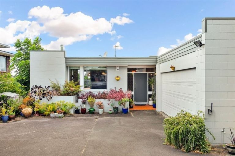 Photo of property in 45 Te Atatu Road, Te Atatu South, Auckland, 0610