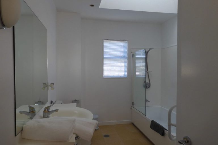 Photo of property in De Vere Apartments, 2/23 Tennyson Street, Te Aro, Wellington, 6011