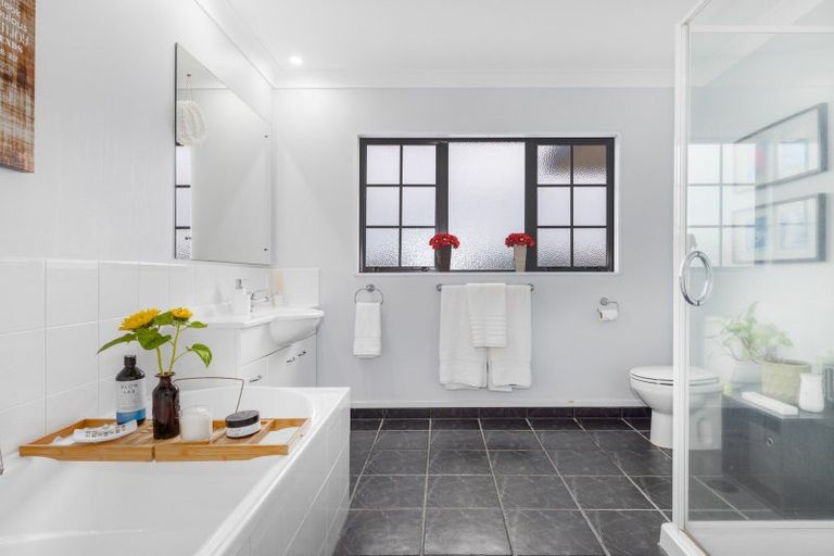 Photo of property in 25 Kilkelly Close, Tawa, Wellington, 5028