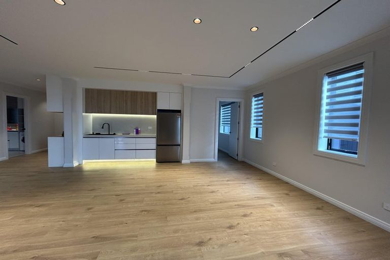 Photo of property in 19 Kerekin Drive, Oteha, Auckland, 0632