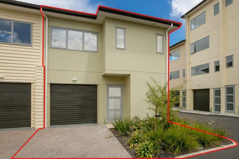 Photo of property in 48/11 Ray Small Drive, Papakura, 2110