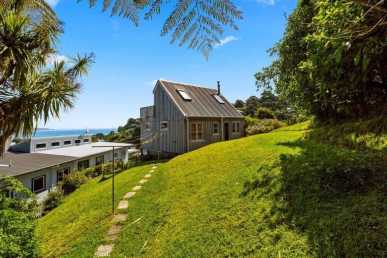 Photo of property in 32 Cluny Road, Plimmerton, Porirua, 5026