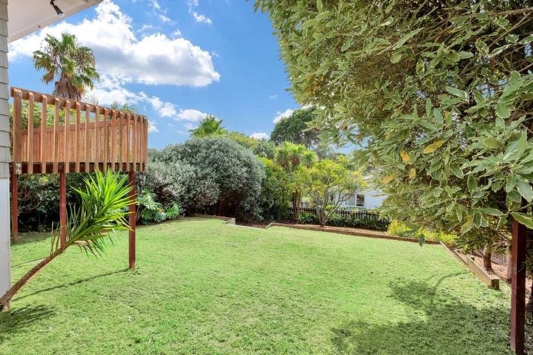 Photo of property in 50 Tamahere Drive, Glenfield, Auckland, 0629