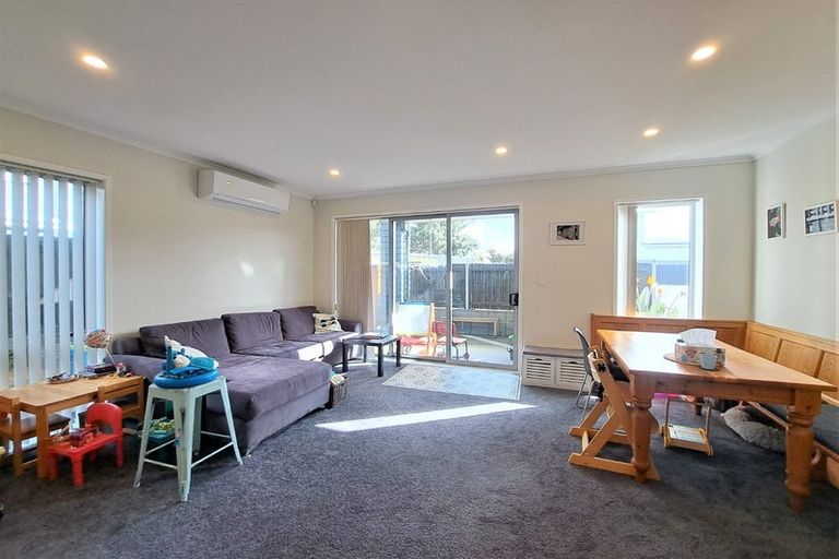 Photo of property in 1/110 Hobsonville Point Road, Hobsonville, Auckland, 0616