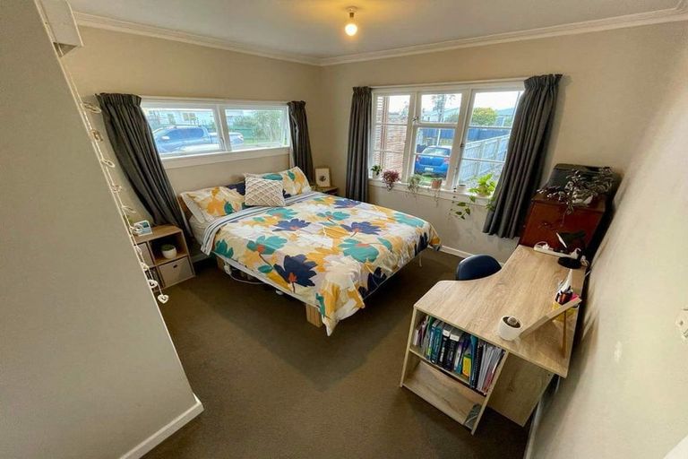 Photo of property in 6 Rarawa Place, Vogeltown, New Plymouth, 4310