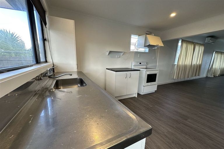 Photo of property in 14 Airdrie Road, Ranui, Auckland, 0612