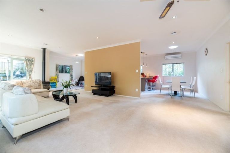 Photo of property in 279c Royal Road, Massey, Auckland, 0614