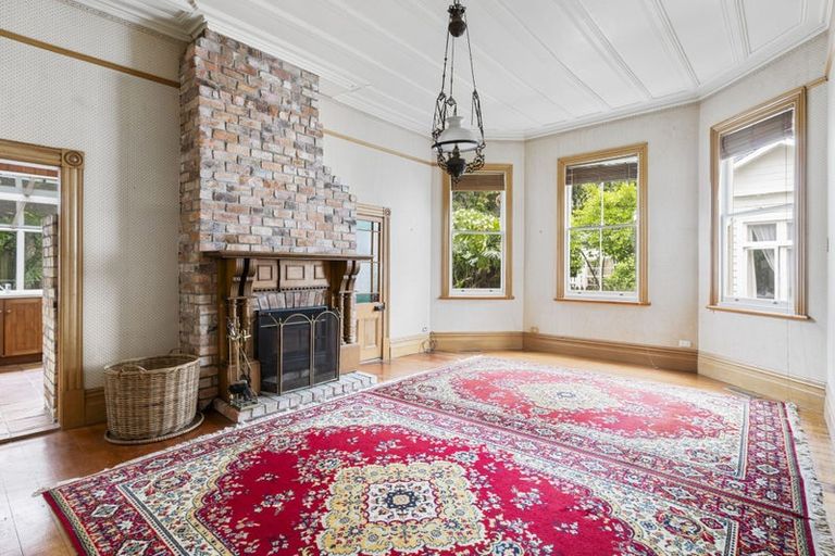 Photo of property in 5 Queen Street, Northcote Point, Auckland, 0627