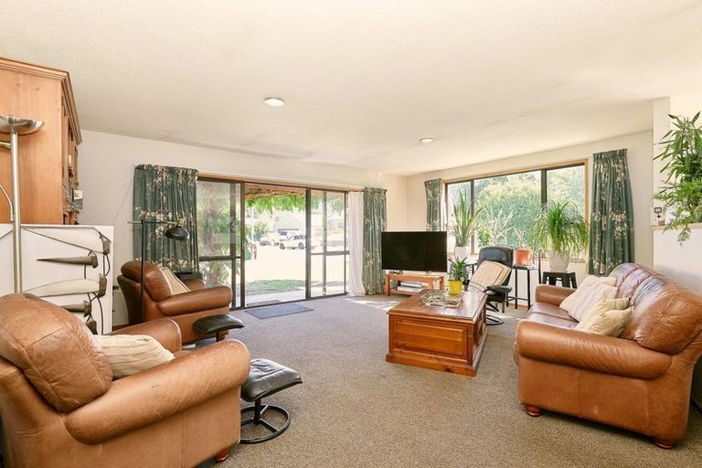 Photo of property in 11 Inverness Crescent, Arrowtown, 9302