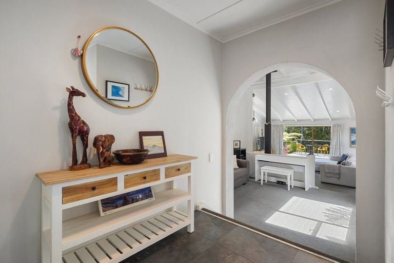 Photo of property in 16 Langstone Place, Chatswood, Auckland, 0626