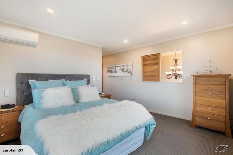 Photo of property in 2 Ellivani Rise, Pukekohe, 2120