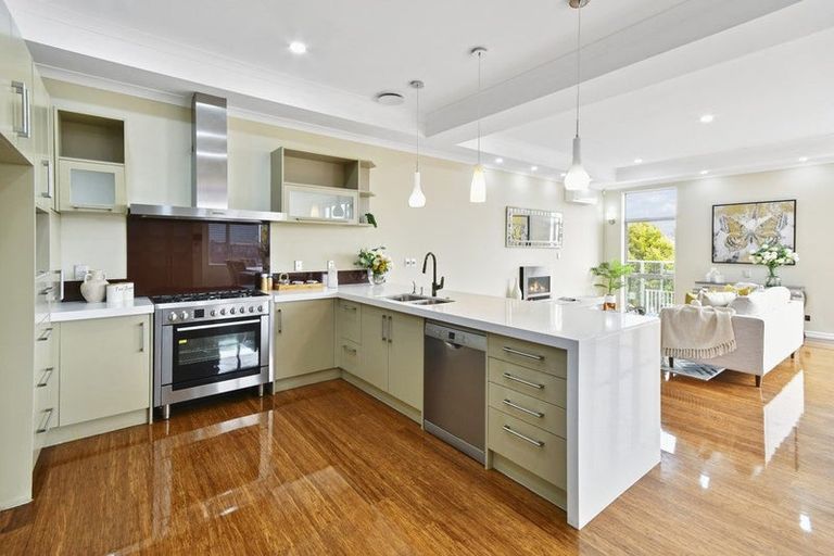 Photo of property in 15 Bejoy Rise, East Tamaki Heights, Auckland, 2016