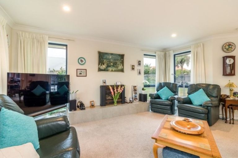 Photo of property in 5 Kotuku Crescent, Takanini, 2112