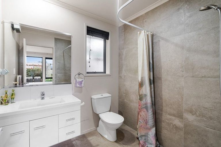 Photo of property in 33 Carrington Drive, Papamoa Beach, Papamoa, 3118