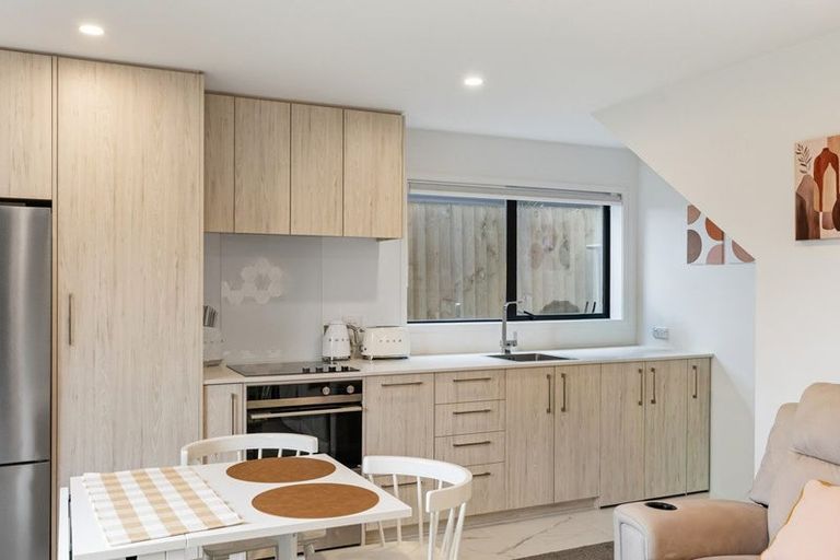 Photo of property in 2/19 Karamu Street, Te Atatu Peninsula, Auckland, 0610