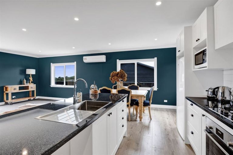 Photo of property in 22 Maple Crescent, Whalers Gate, New Plymouth, 4310