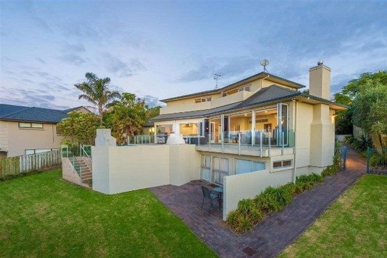 Photo of property in 20 Beechwood Road, Rothesay Bay, Auckland, 0630